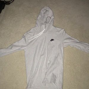 Men’s Medium nike hoodie worn around only 5 times.